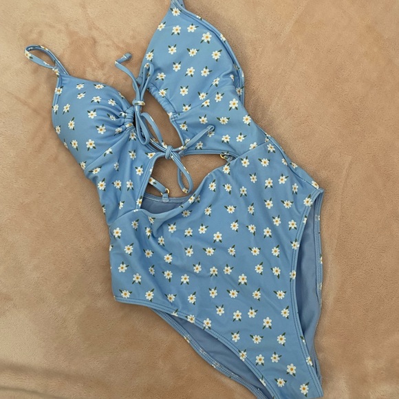 Hollister Floral One Piece Swimsuit - Picture 1 of 4